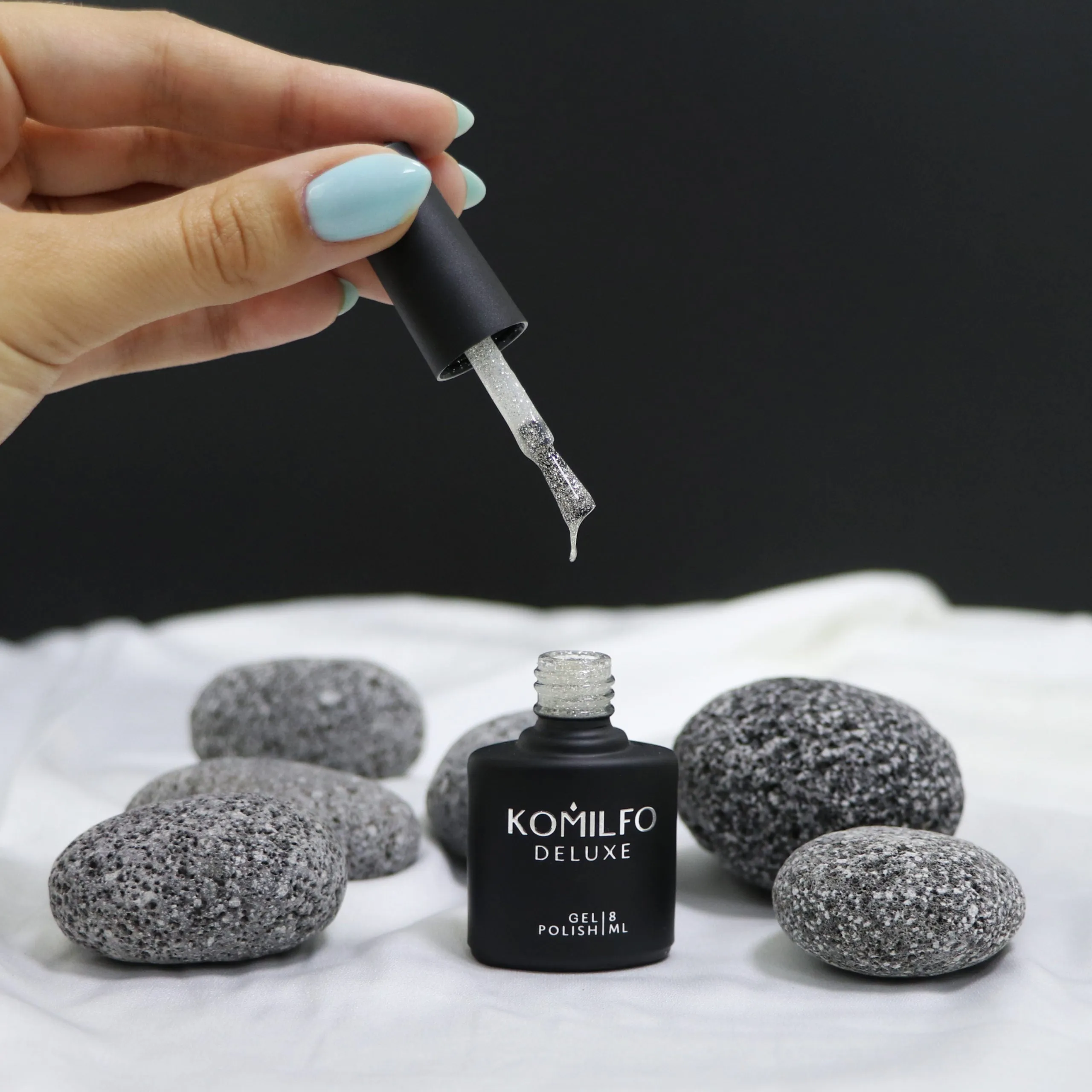 KOMILFO NO WIPE SILVER TOP TOP WITHOUT STICKY LAYER WITH SILVER MICRO-SHINE, 8 ML 170811