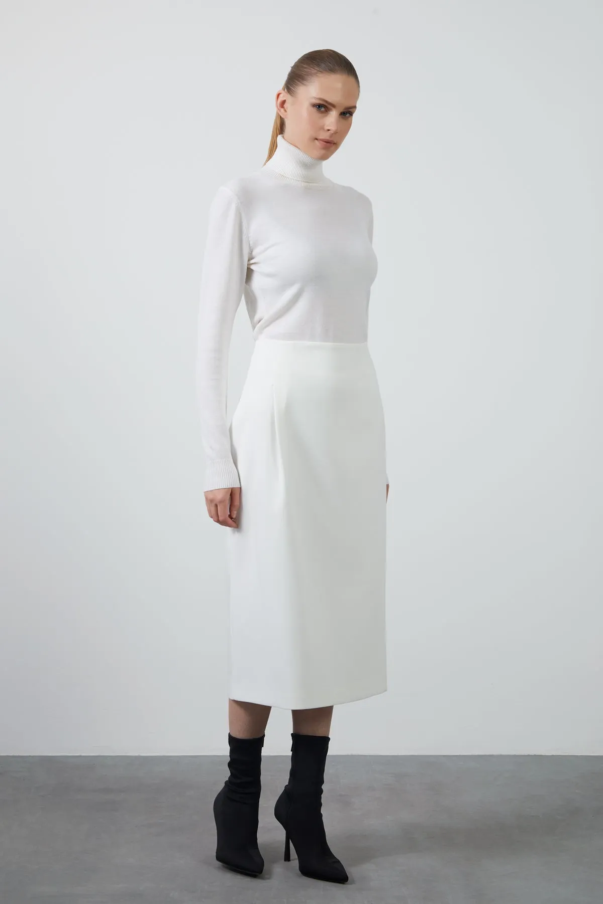 Midi Straight Form Ecru Skirt